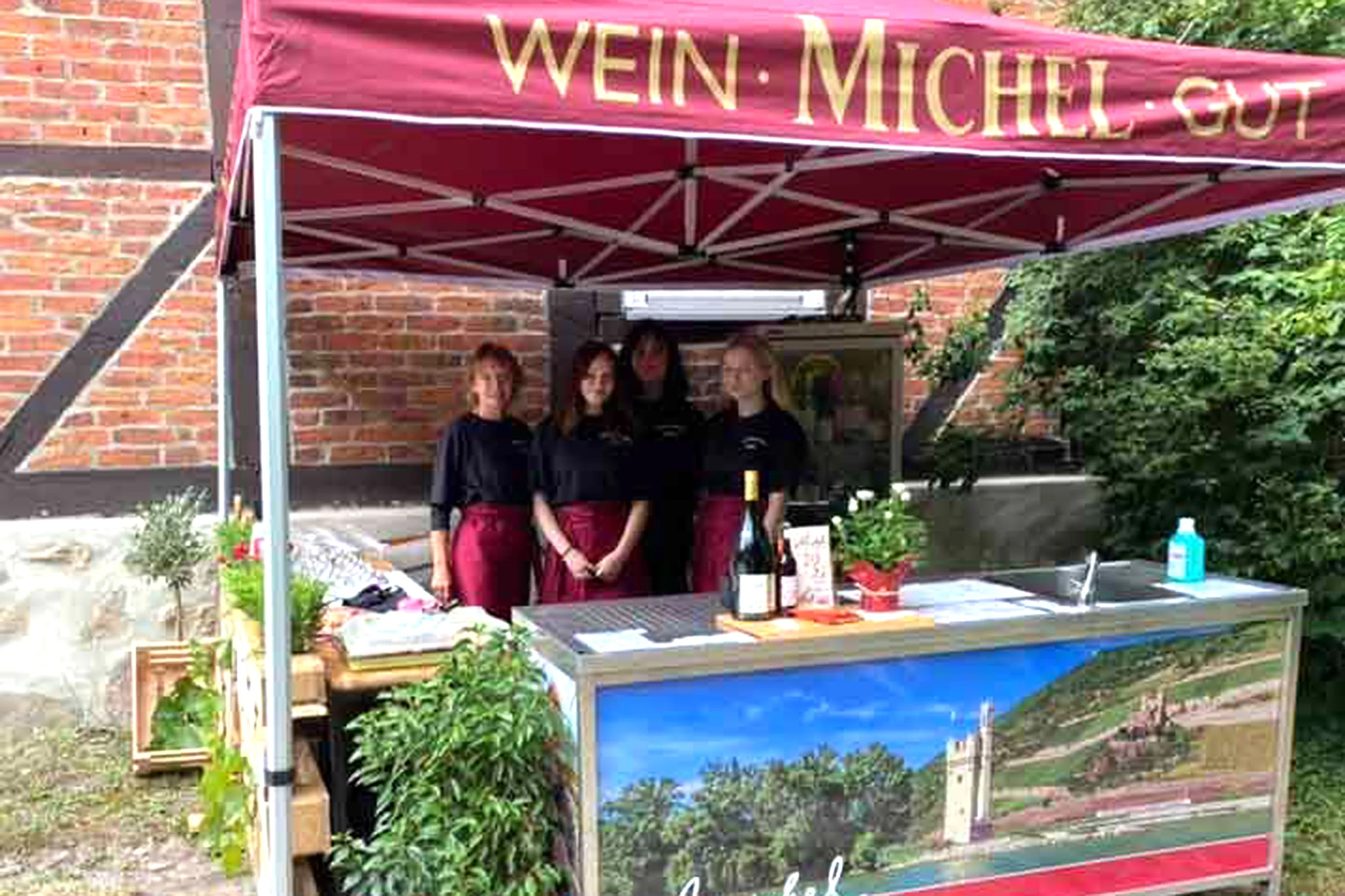 Michels Weintheke mit Pavillon